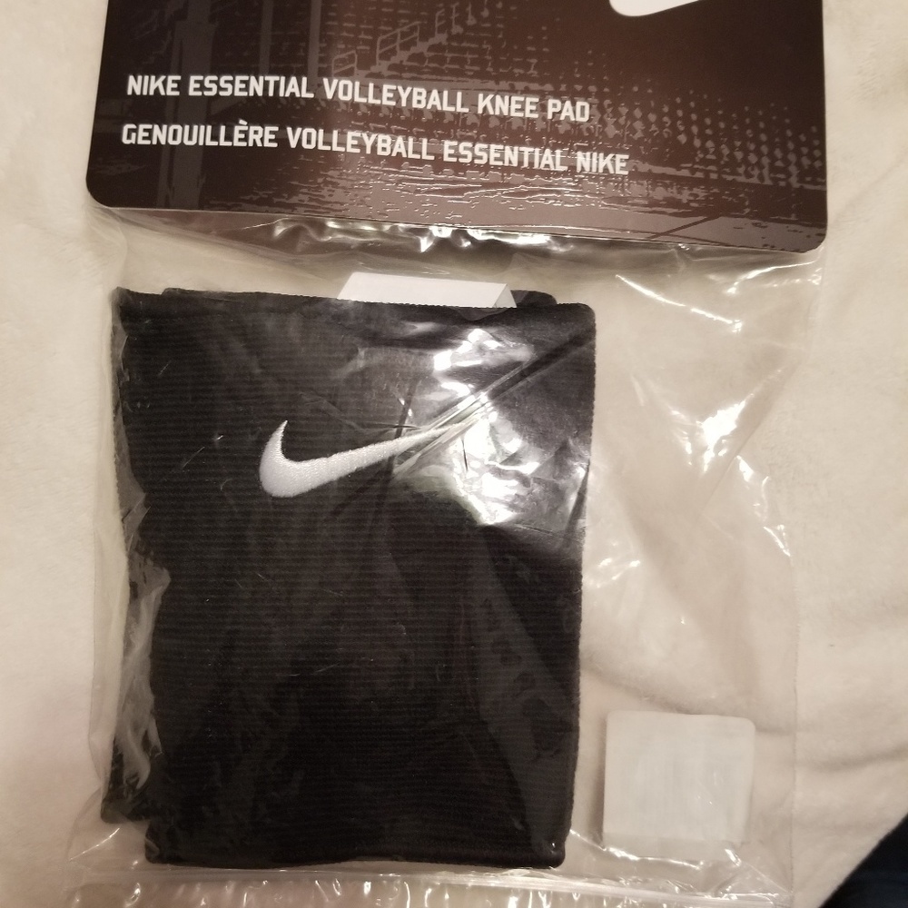 Nike xs volleyball knee pads black NEW